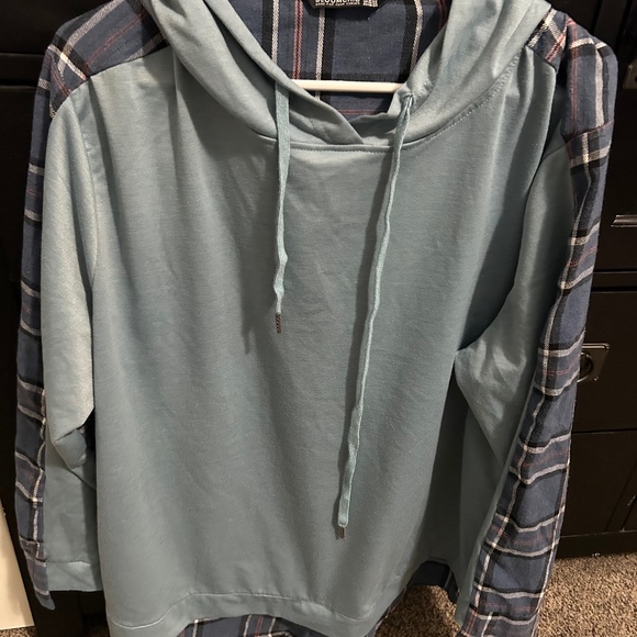 Flannel hoodie never worn - Picture 1 of 1